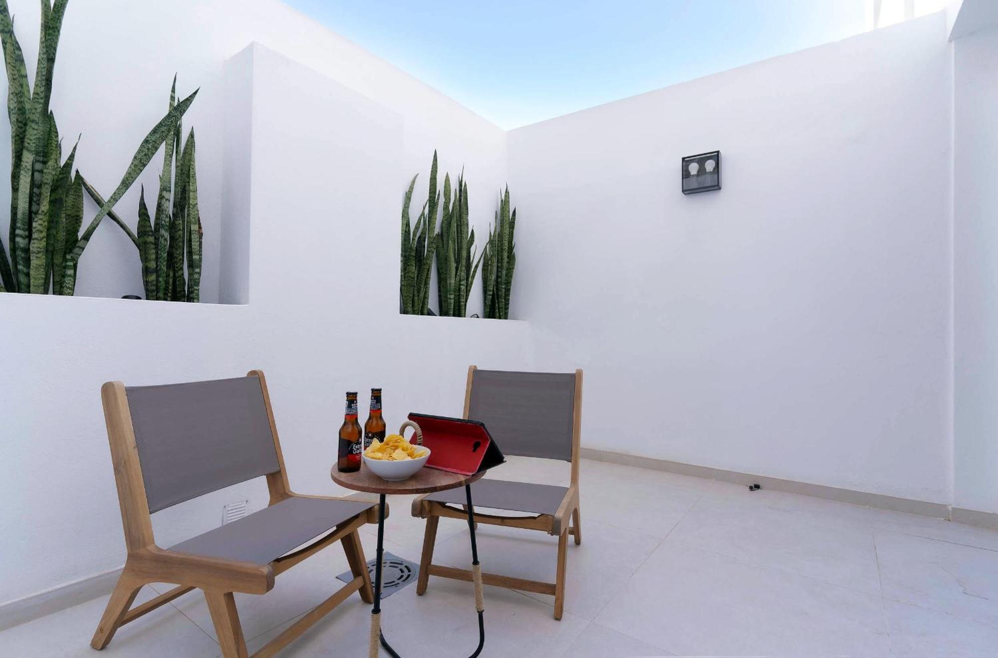 Blue Marina Suites - Boutique Apartments Арресифе Экстерьер фото